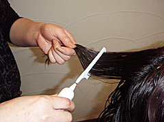 イマージュがお勧めするトリートメントは「タンパク質」「油分」「水分」をバランスよく髪の奥の奥（ミクロゾーンまで）浸透させ理想的な髪に仕上げます。